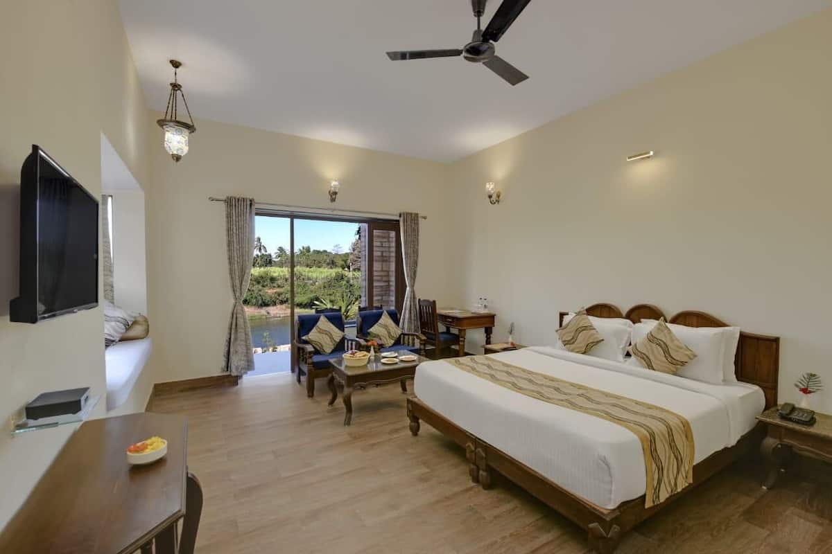 Luxury Cottage, 1 Double Bed, River View | 3 bedrooms, desk, iron/ironing board (on request)
