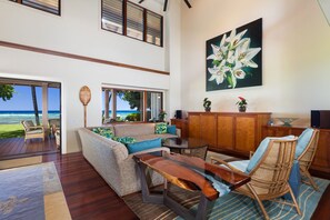 スマートテレビ、書庫、ビデオライブラリ、書斎 / ワークスペース