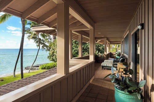Serene PUAKO BEACHFRONT estate. Large Courtyard Pool.  All  4 Oceanview Bedrooms