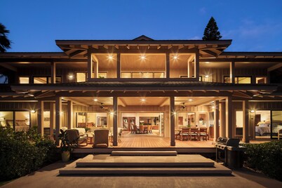 Serene PUAKO BEACHFRONT ESTATE. All Oceanview bedrooms, Large Courtyard Pool.
