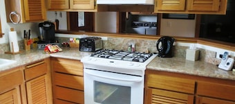 Wailua Hideaway - One Bedroom Stream-Side Apartment