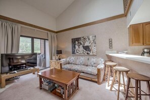 Smart TV, fireplace - Frisco Gem • Mountain Views • Clubhouse w/ Pool + 4 Hot Tubs (Frisco)