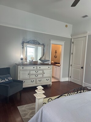 7 bedrooms, iron/ironing board, free WiFi, bed sheets - Stunning Rooftop Views. Prime Island Location (Saint Simons Island)
