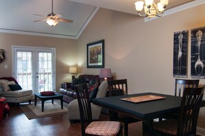 Interior - Great Condo Available for an Athens Visit, very close to campus and downtown (Athens)