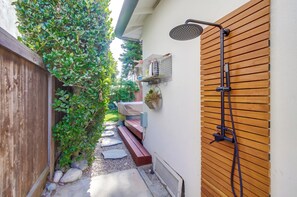 Property grounds - Freshly Remodeled Private Beach home, walk to beach and shops - sleeps 8 (Del Mar)