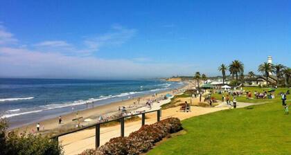 Freshly Remodeled Private Beach home, walk to beach and shops - sleeps 8