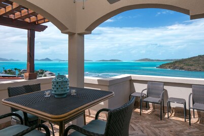 Penthouse King Suite! Fully Remodeled and booking with full amenities!