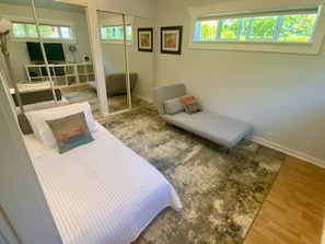 2 slaapkamers, een strijkplank/strijkijzer, gratis wifi, beddengoed