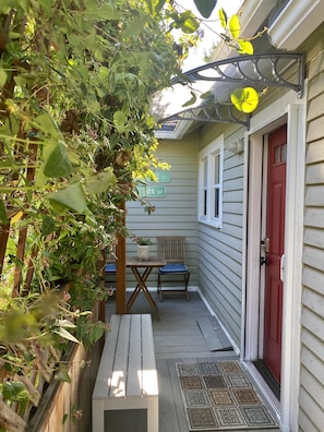 Exterior detail - West Seattle cottage - charming & cozy with modern comforts (Seattle)
