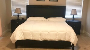 A bedroom with a large bed, two nightstands, and two wall-mounted lamps. - Luxurious Naples Florida Villa! Close to Vanderbilt Beach! ☀️🌴🌅 🌴 (Naples)