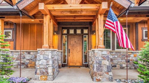 Cozy Suncadia Home, Hot Tub, Fire Pit, Sleeps 16, Top 10 Suncadia Rental!