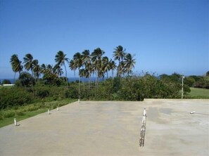 Property grounds - Spacious, attractively decorated 2 BR 1bath gated Apt, 4 Mins to Jobos Beach (Isabela)
