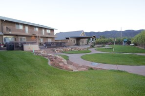 Property grounds - Tacit Shadow "Aviator", Private Bedroom at base of Brian Head Mountain, WiFi (Parowan)