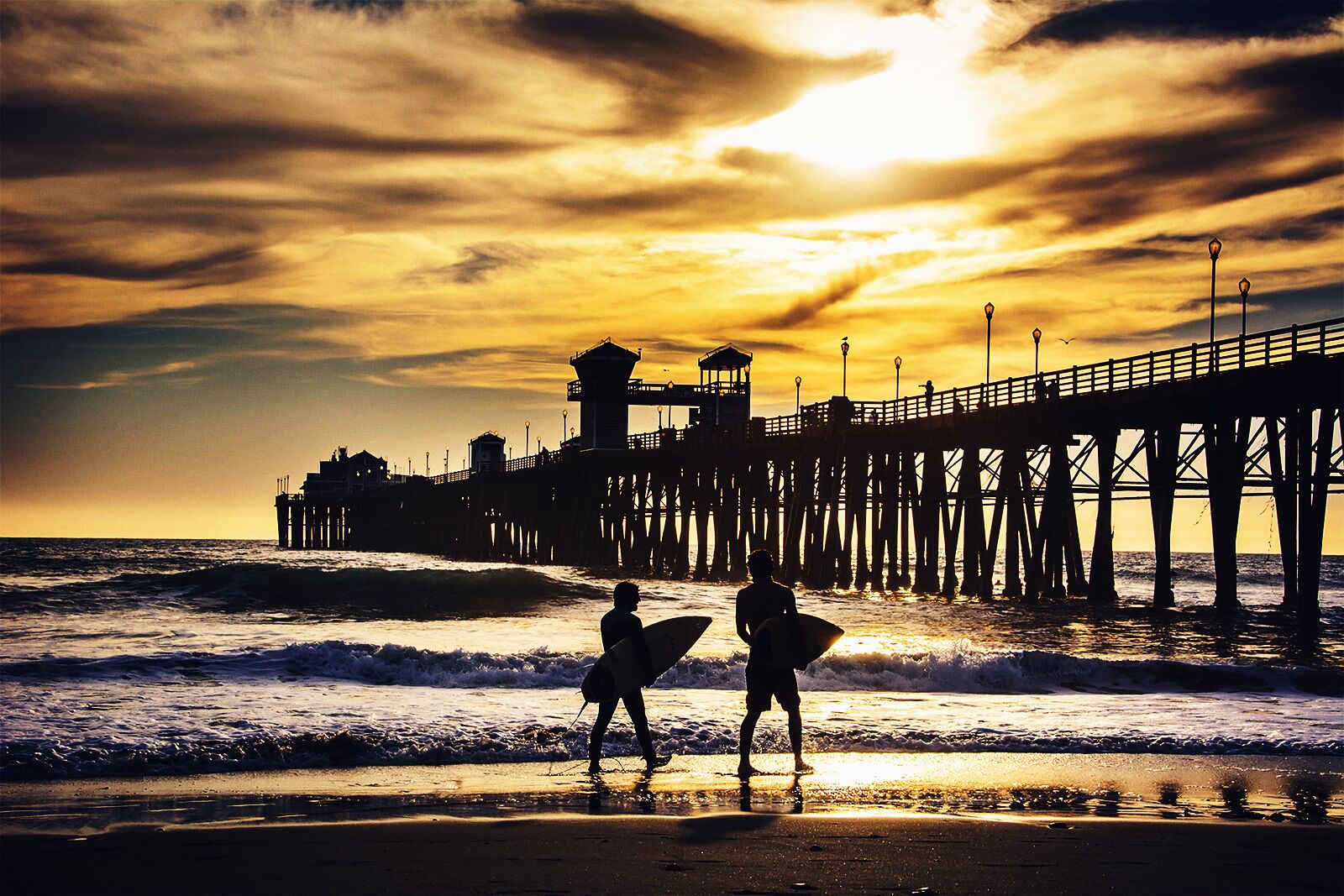 Beach nearby, sun-loungers, beach towels