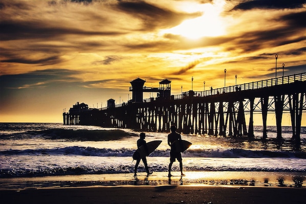 Beach nearby, sun loungers, beach towels