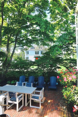 Outdoor dining - Historic Sea Captains Home in Nantucket! Perfect for Large Groups and Families (Nantucket)