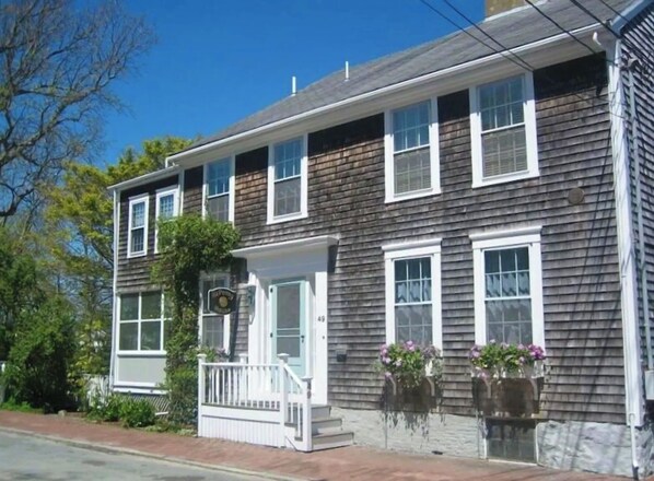 Exterior - Historic Sea Captains Home in Nantucket! Perfect for Large Groups and Families (Nantucket)