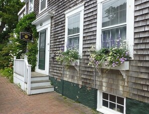 Exterior detail - Historic Sea Captains Home in Nantucket! Perfect for Large Groups and Families (Nantucket)