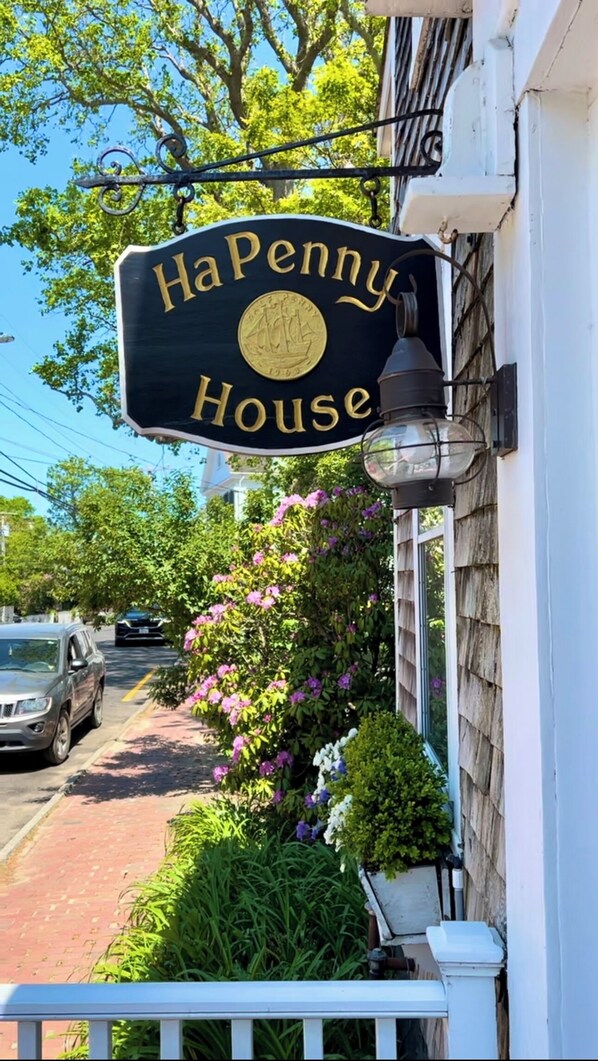 Exterior detail - Historic Sea Captains Home in Nantucket! Perfect for Large Groups and Families (Nantucket)