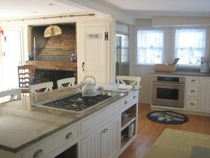Fridge, microwave, oven, stovetop - Historic Sea Captains Home in Nantucket! Perfect for Large Groups and Families (Nantucket)