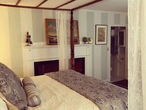 10 bedrooms, desk, iron/ironing board, free WiFi - Historic Sea Captains Home in Nantucket! Perfect for Large Groups and Families (Nantucket)