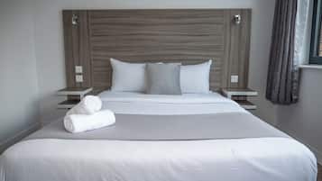 Habitació doble estàndard | Roba de llit d'alta qualitat, cortines opaques i wifi gratuïta