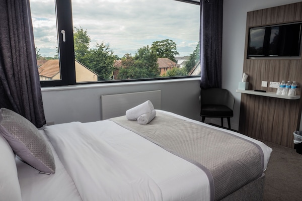 Premium bedding, blackout drapes, WiFi (free), bed sheets