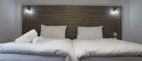 Twin Room, 2 Twin Beds, Non Smoking | Ropa de cama de alta calidad, cortinas opacas, wifi gratis