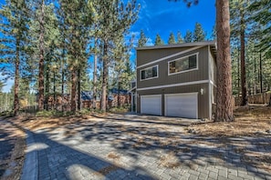 Exterior - Meadow Drive Home In Beautiful Lake Tahoe Nevada (Stateline)