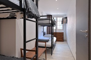 3 habitaciones, tabla de planchar con plancha y wifi gratis
