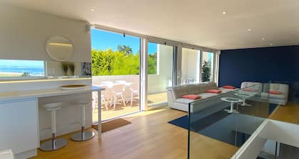 SEA VIEW, FERRIES and MARINA - Architect-designed luxury villa *****