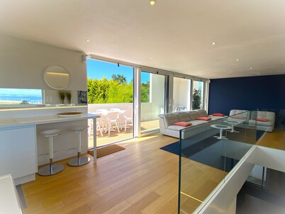 SEA VIEW, FERRIES and MARINA - Architect-designed luxury villa *****