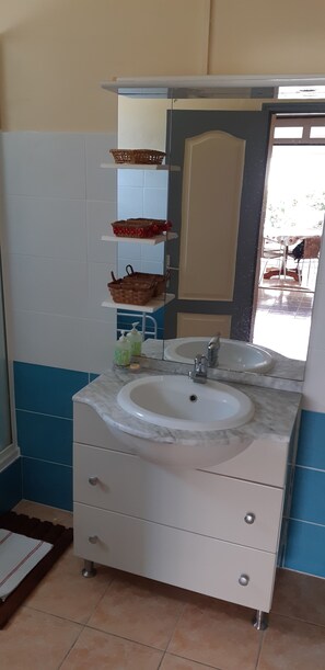 Hair dryer, towels, toilet paper - Charming BOUNTY studio, swimming pool and beaches 2 minutes walk (Sainte-Luce)