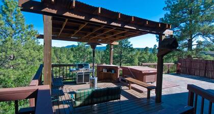 Magnificent Canyon View Home, Pet ystävällinen, Huge Deck Hot Tub