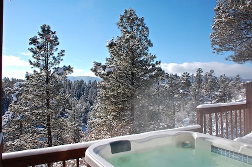 Magnificent Canyon View Home, Pet Friendly, Huge Deck with Hot Tub 