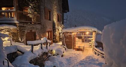 BĂątisse de caractĂšre dans un ancien hameau de pays, ambiance cosy.