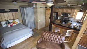 WiFi, bed sheets - Walk to downtown and amphitheater (Bend)