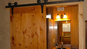Interior - Walk to downtown and amphitheater (Bend)