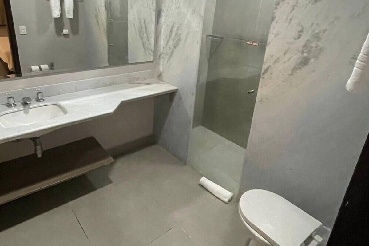 shower, free toiletries, towels