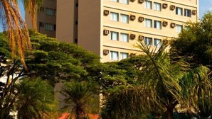 A multi-story hotel with a sign reading "B&B HOTEL" on the side. - B&B Hotels Uberlândia (Uberlandia)