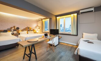 Standard Familia | Minibar, desk, soundproofing, iron/ironing board