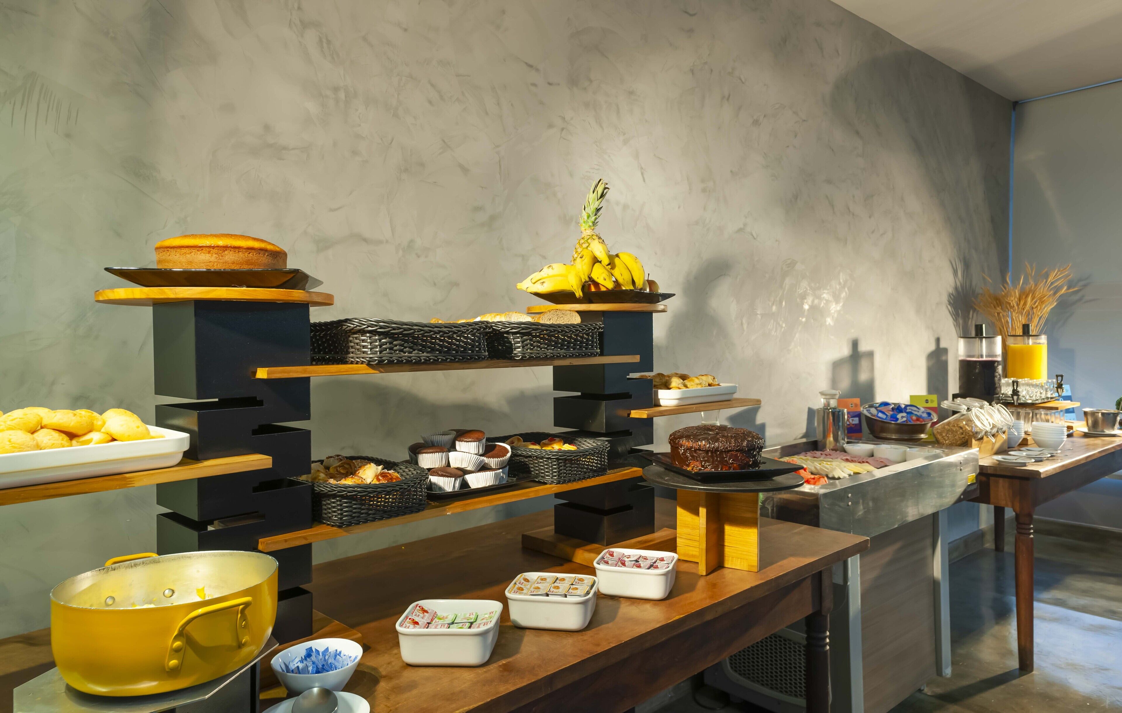 daily buffet breakfast (brl 30 per person)