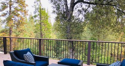 Holvikatto, laaja kannella ja oma poreallas lähellä Yosemite