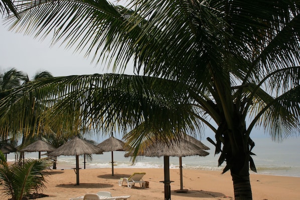 On the beach, sun-loungers, beach towels - ONE OF THE MOST ELEGANT VILLAS IN THE SMALL COAST (Saly)