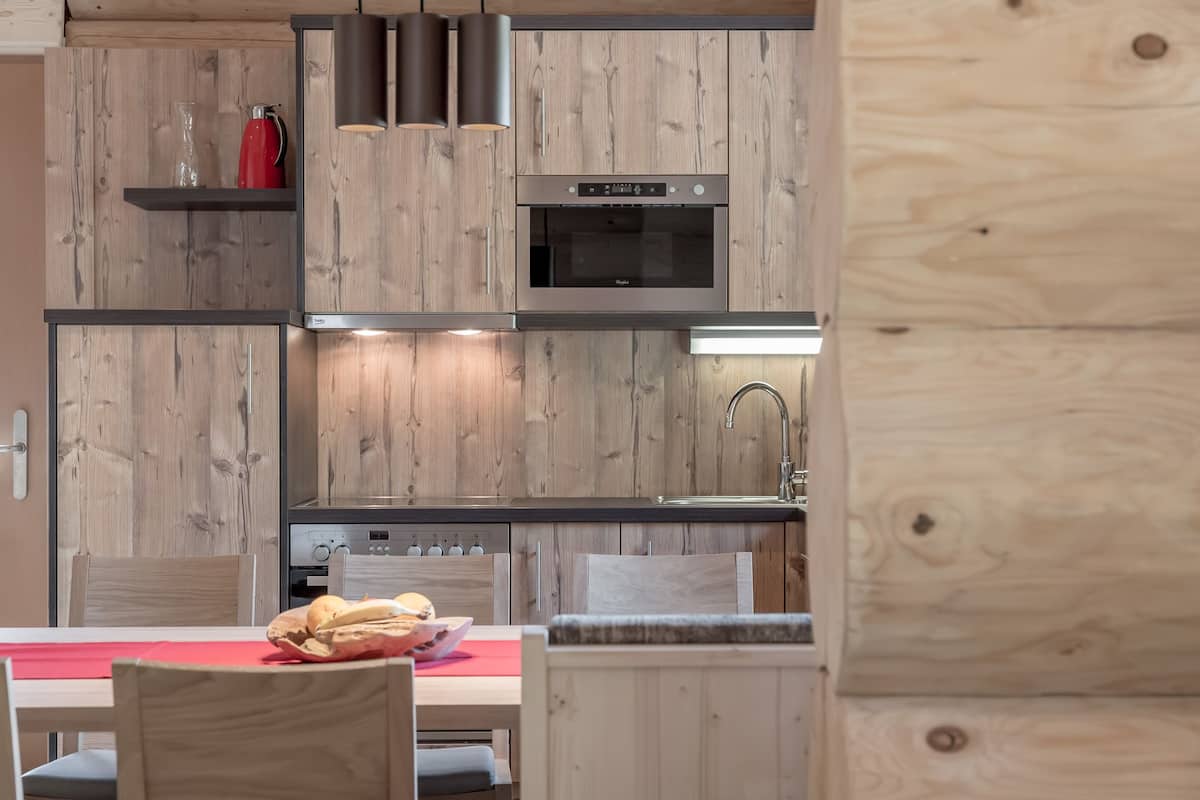 Premium Chalet (Tannen) | Private kitchen | Fridge, microwave, oven, stovetop