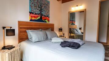2 bedrooms, desk, iron/ironing board, free WiFi