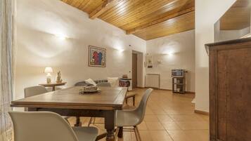 Apartment, 2 Bedrooms | In-room dining