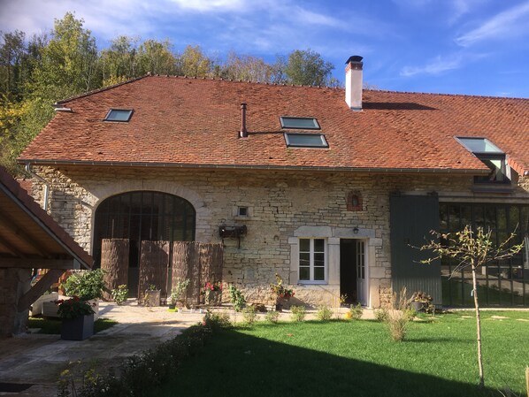 المنشأة من الخارج