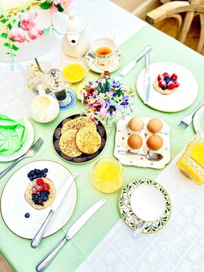 Tägliches inbegriffenes großes Frühstück