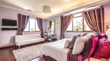 In-room safe, free WiFi